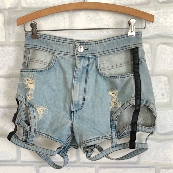 BITCHING AND JUNK FOOD SHORTS - Picture 2 of 8